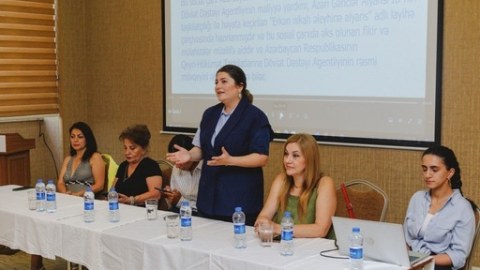 Yeniyetmə qızlar erkən nikahlar əleyhinə maarifləndirilib