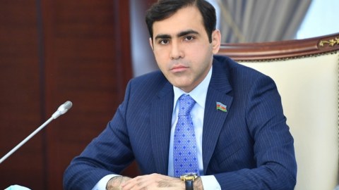 Deputatlığa namizəd seçki qanununu pozub? - FOTO