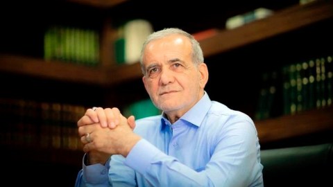 İran Prezidenti nazir vəzifələrinə namizədlərini AÇIQLADI