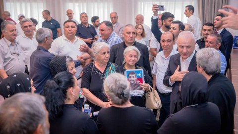 Ülvi Quliyev seçkiqabağı təşviqata şəhid ailələri və qazilərlə görüşərək başladı