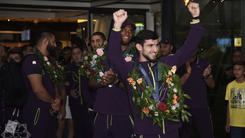 MOK Olimpiya medalçılarını mükafatlandırdı