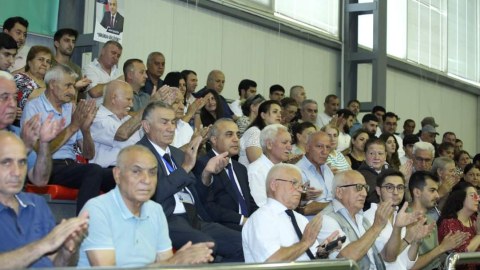 Azay Quliyevin seçicilərlə görüşüləri davam edir: “Heç vaxt deputatımızı axtarmadıq, həmişə o bizi aradı”