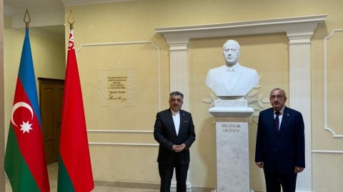 Məhərrəm Əliyev iranlı həmkarı ilə görüşüb