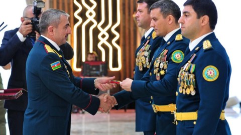 Elçin Quliyev yeni generallara rütbələrini təqdim etdi