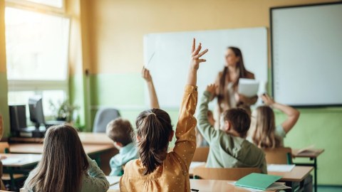 Övladlarını məktəbə göndərməyən valideynləri hansı cəza gözləyir?