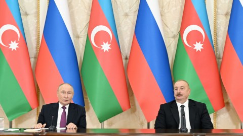 Liderlər Bakıda regional məsələləri müzakirə ediblər