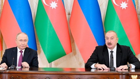 "Putinə bir metr yuxarıya çıxan qayaları göstərdim"