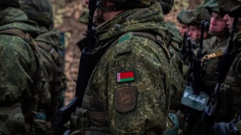 Belarus Ukrayna sərhədinə qoşun yığır...