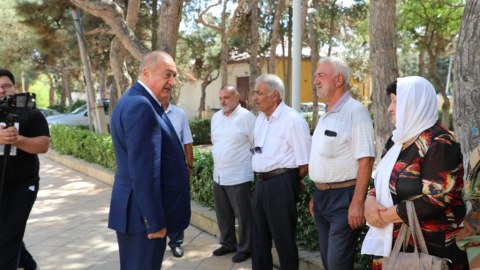 Eldar Quliyev Maştağa sakinləri ilə görüşdü - FOTO