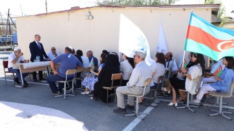 Deputatlığa namizəd seçiciləri ilə görüşüb - FOTO