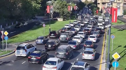 Bakının tıxac olan yolları - SİYAHI