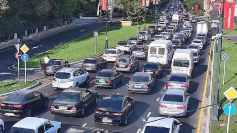 Bakının tıxaclı yolları - SİYAHI