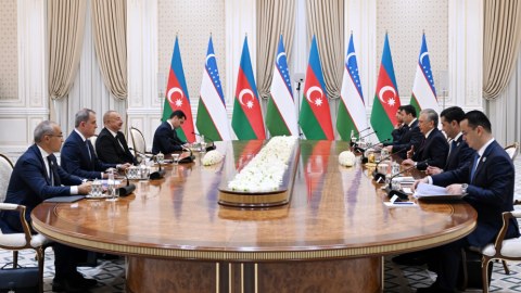 İlham Əliyev Mirziyoyevlə görüşdü