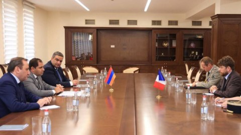 Papikyan Fransa səfiri ilə görüşdü
