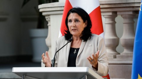 Zurabişvili qeyri-legitimliyini tanıyıb - Baş nazir