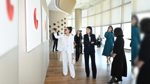 Birinci xanımlar və qızları Daşkənddə sərgi ilə tanış olublar