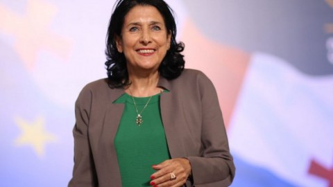 Gürcüstanda prezident 17 məhbusu əfv edib