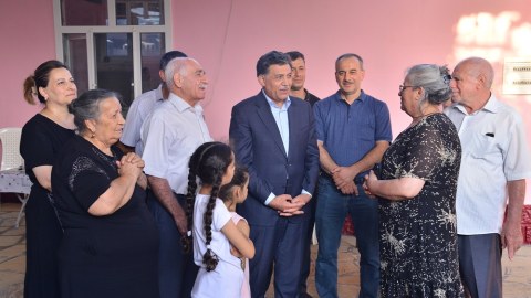 Aydın Hüseynov seçicilərlə görüşüb
