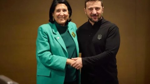 Zelenskidən gürcüstanlı həmkarına TƏŞƏKKÜR