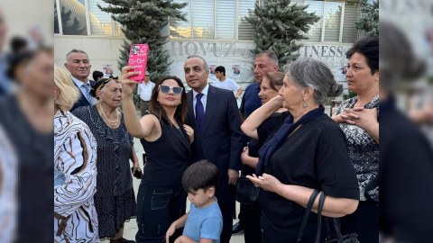 8-ci dairədə mənzərə aydındır - Azay Quliyevin daha bir izdihamlı görüşü