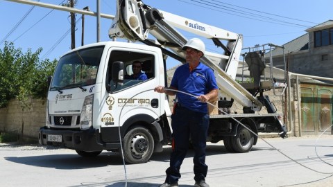 “Azərişıq” Binə qəsəbəsinin elektrik təsərrüfatını yeniləyir - VİDEO