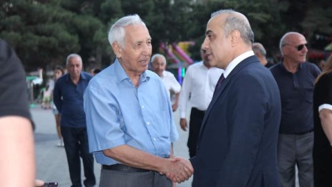 Azay Quliyev 8-ci mikrorayonda məhəllə görüşləri keçirdi
