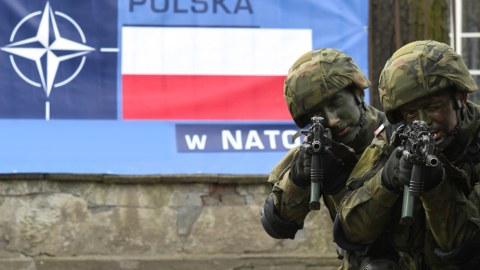 Polşa hərbi xərclərini artıracaq