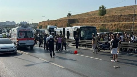 İstanbulda metrobus qəzaya uğradı