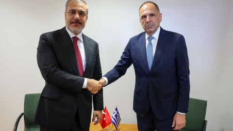 Hakan Fidan yunanıstanlı həmkarı ilə görüşüb