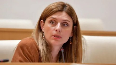 Bitərəf deputat müxalifət partiyasına QOŞULDU