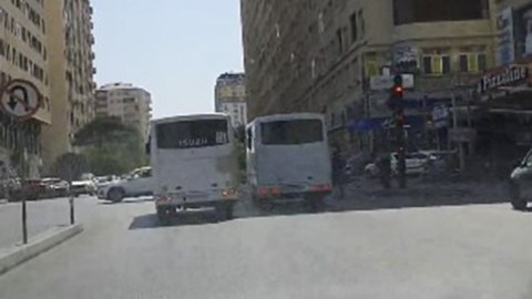 Qırmızı işığından keçən avtobus sürücüləri SAXLANILDI