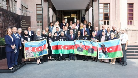 Yaşar Gülər&nbsp;Qarabağ şəhidlərinin ailələri ilə görüşdü&nbsp;- FOTO