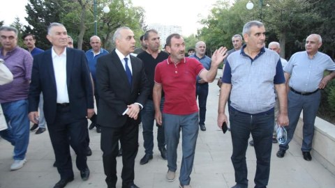 Azay Quliyev 9-cu və 6-cı mikrorayonlarda oldu - yüksək seçici fəallığı