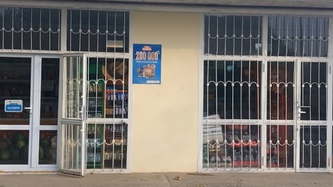 Azyaşlılara siqaret satan market sahibi CƏRİMƏLƏNDİ