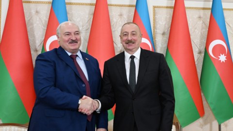 İlham Əliyev Lukaşenkoya zəng etdi