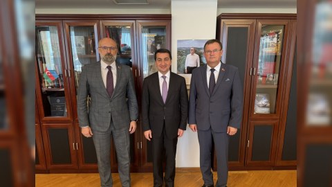 Hikmət Hacıyev Belarusdan olan həmkarı ilə görüşdü