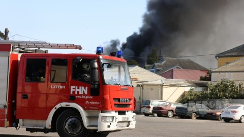 Yanğına görə bağlanan yolda məhdudiyyət aradan qaldırıldı