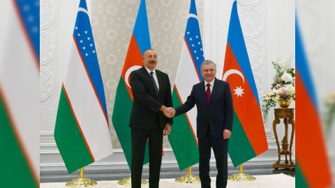 İlham Əliyev Mirziyoyevi TƏBRİK ETDİ