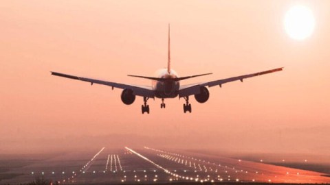 Sərnişin öldü, təyyarə təcili Bakıya endi