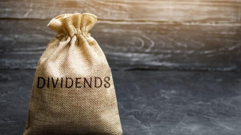 Rusiya şirkətləri səhmdarlara 650 milyard dividend ödəyəcək