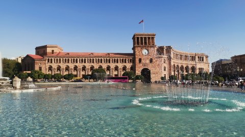 Ermənistana gələn turistlər AZALIB