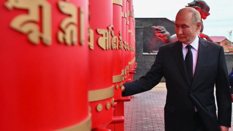 Putin Qızılda: Rusiyanın ən böyük buddist məbədinə baş çəkib