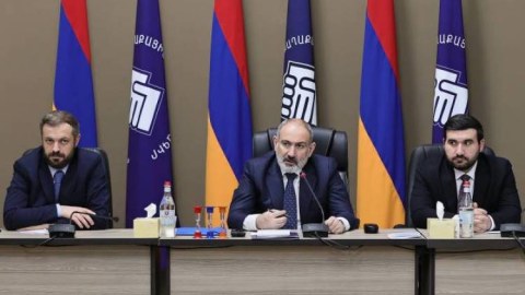 Paşinyan hakim fraksiyanın deputatlarını iclasa çağırdı