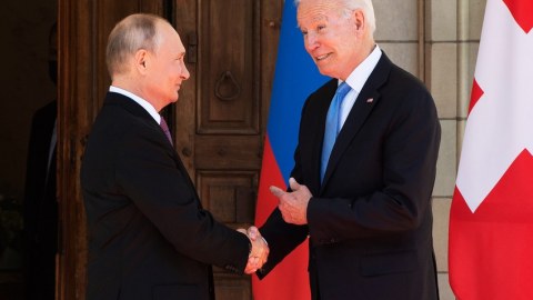 “Putin azad xalqın iradəsini qırmağa çalışır” - Bayden