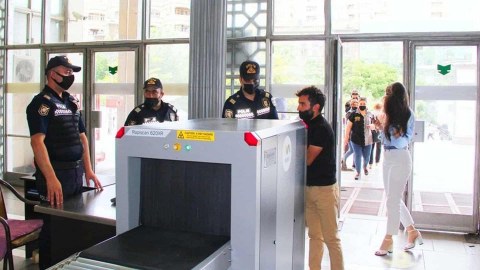 Metrodakı yoxlama aparatlarının şüaları qidalarımıza zərər verir? - AÇIQLAMA