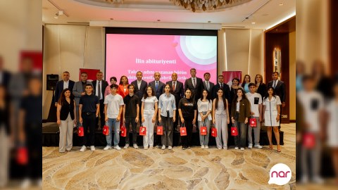 "Nar" yüksək bal toplayan abituriyentləri mükafatlandırdı