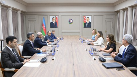 Əli Əsədov Beynəlxalq Maliyyə Korporasiyasının nümayəndə heyəti ilə görüşdü