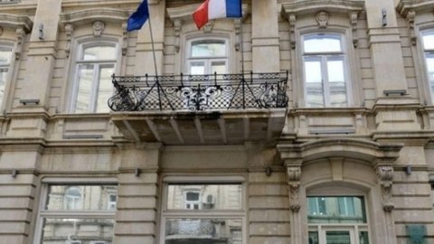 Fransalı diplomat Bakını tərk edir