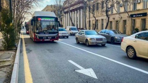 Bakıda avtobus zolağı və parkinq dilemması - VİDEO