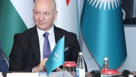 Türk dünyası ortaq əlifbasının 14 hərfi təsdiq olunub 